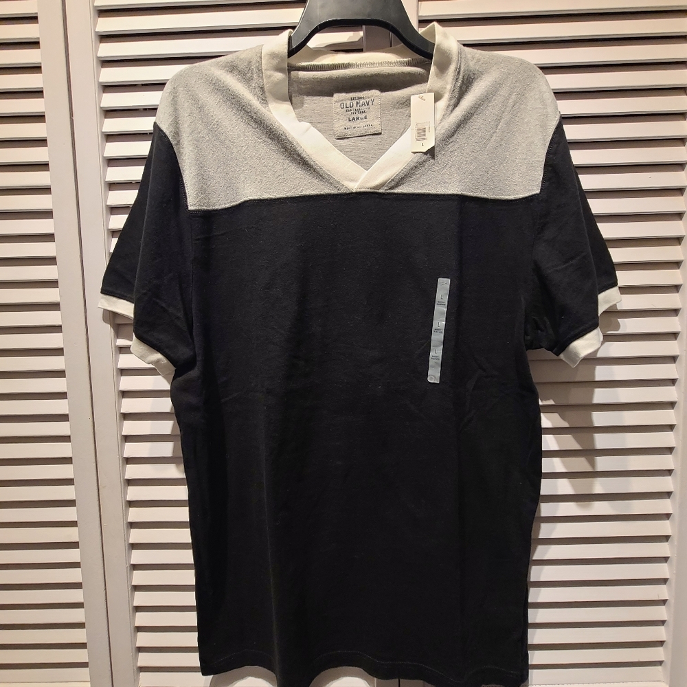 Old Navy V-Neck Mens Jersey T Shirt.  Size L  Multi Color - Black, White, Grey.